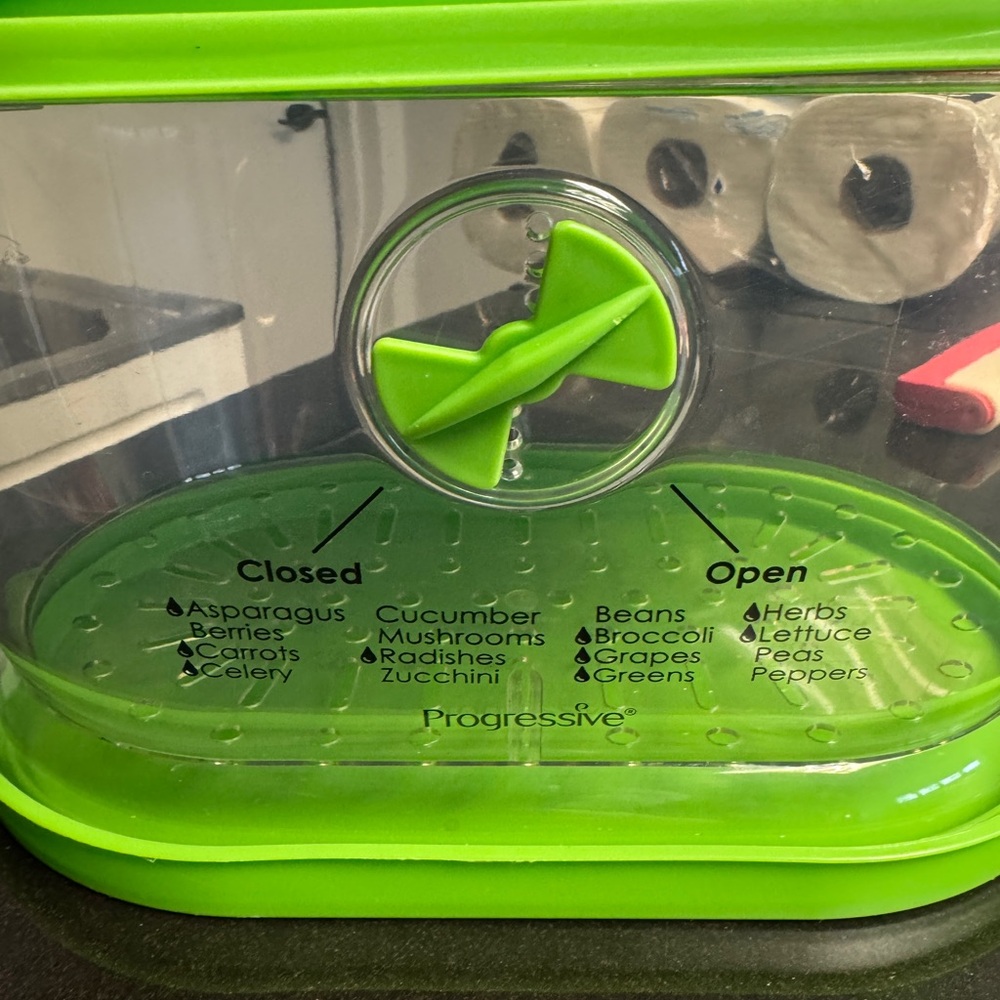 Green and Red Food Storage Containers - Picture 6 of 6